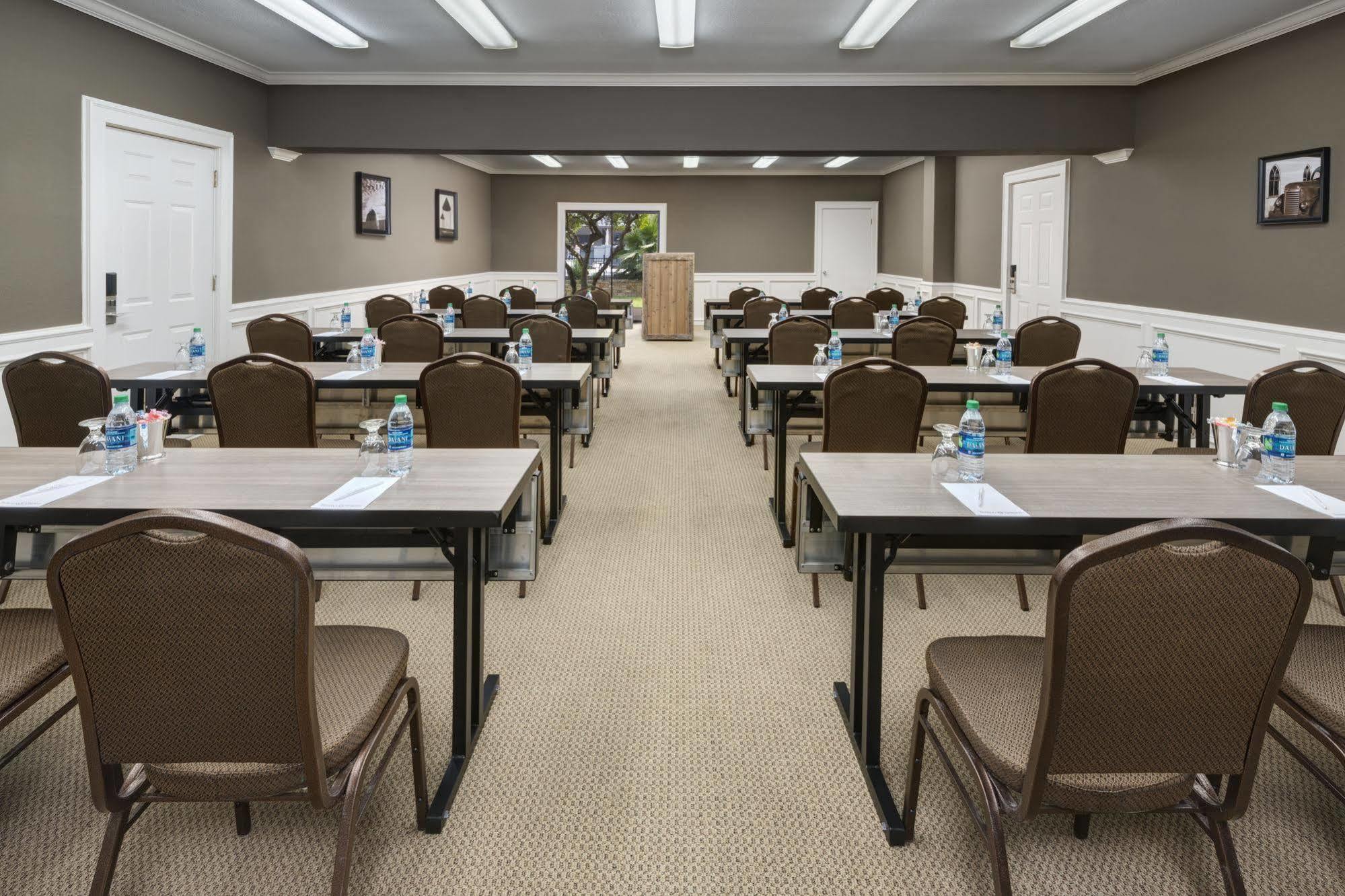 ברני Tapatio Springs Hill Country Resort מראה חיצוני תמונה